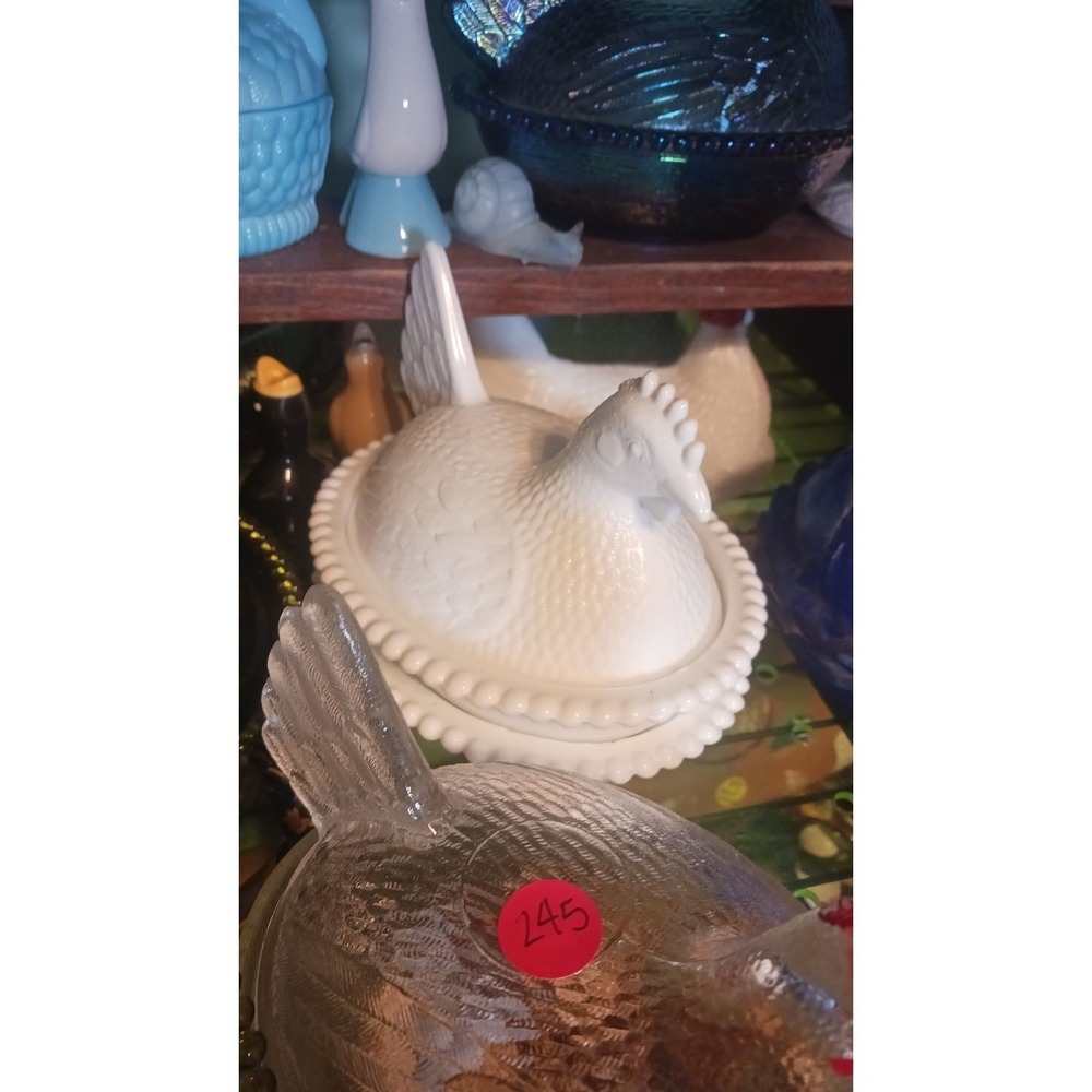 429. Vtg Indiana glass Milk Glass Hen On Nest